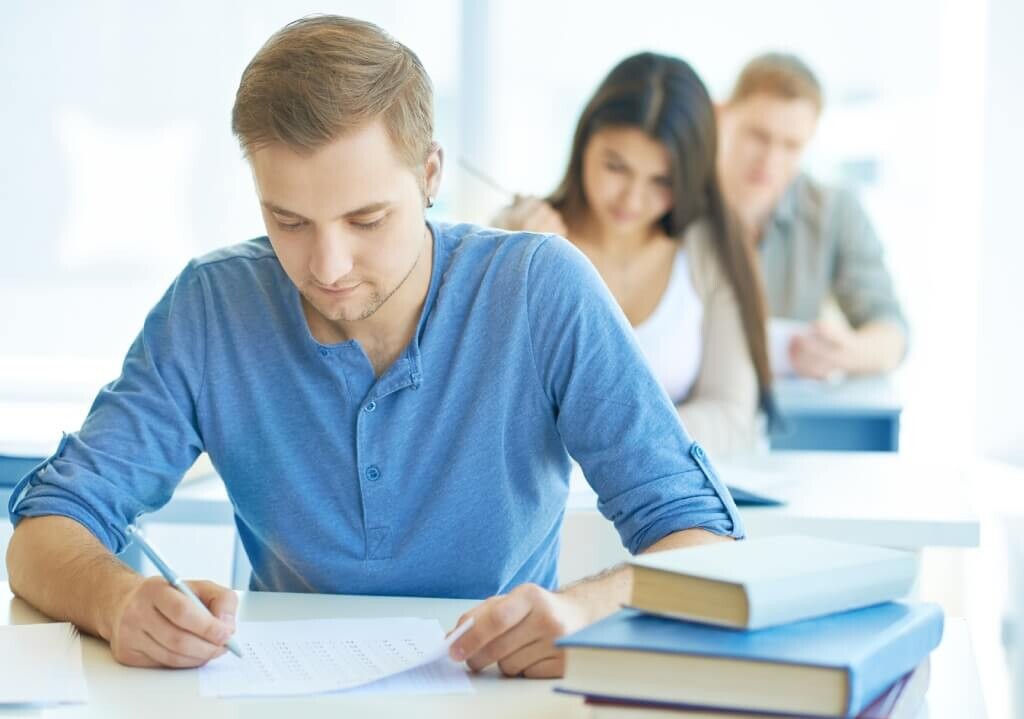 Przecieki maturalne 2023, sposoby na ściąganie, jak zdać maturę 2023?