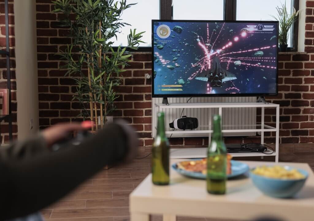 Czy można oglądać za darmo telewizję przez internet? Sprawdzam różne sposoby IPTV, strony, aplikacje itd.